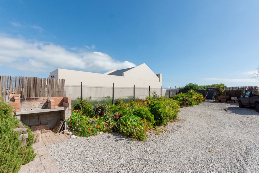 11 Bedroom Property for Sale in Middedorp Western Cape